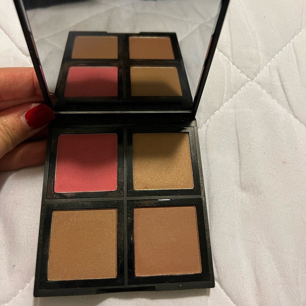 Elf bronzer palette. Includes added blush